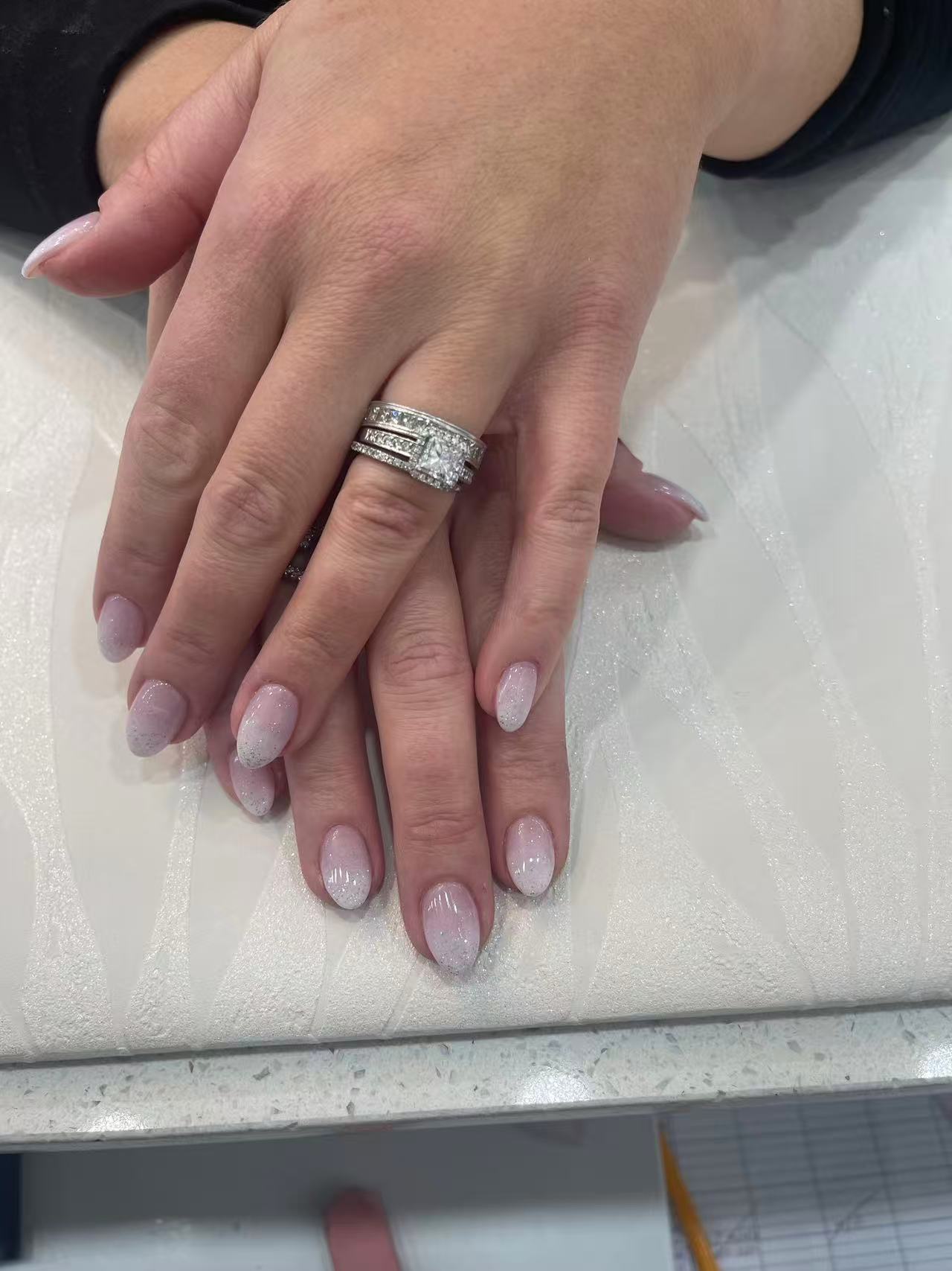 Pinki's Nails logo